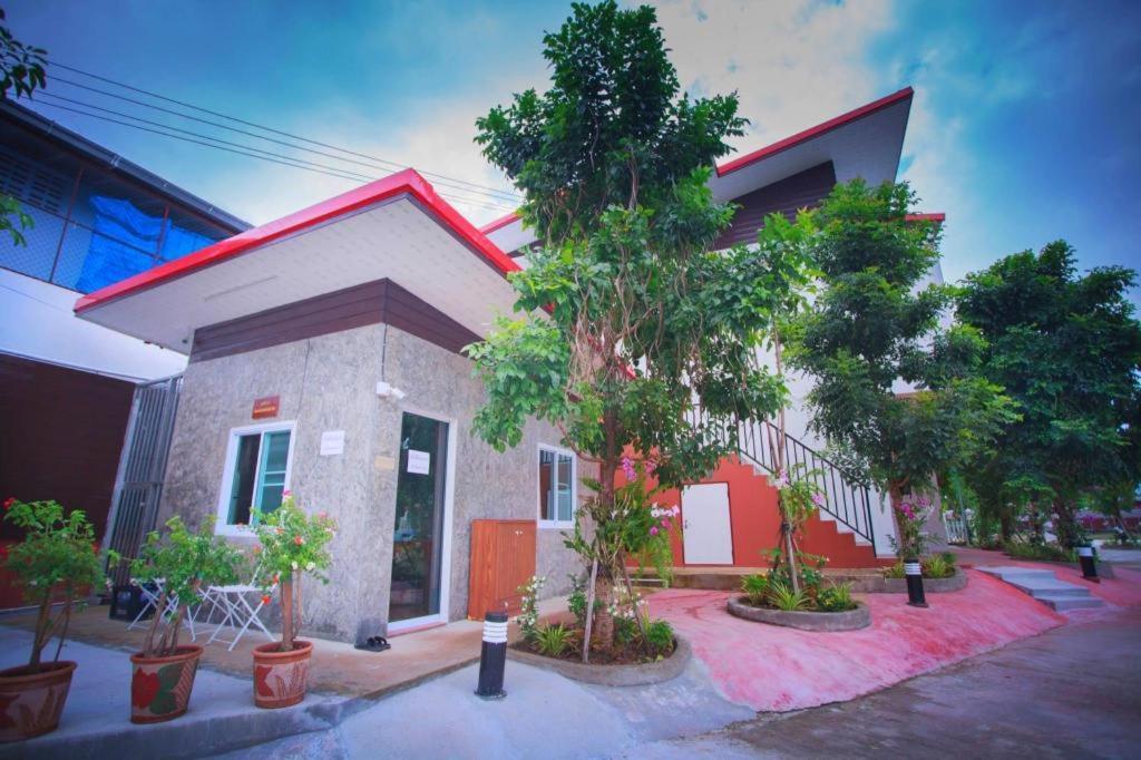 Pantip Boutique Hotel Lamphun Kültér fotó